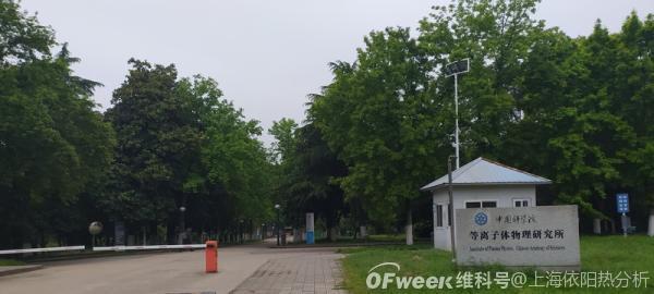 微波等离子体高温热处理工艺中真空压力的下游控制技术及其装置