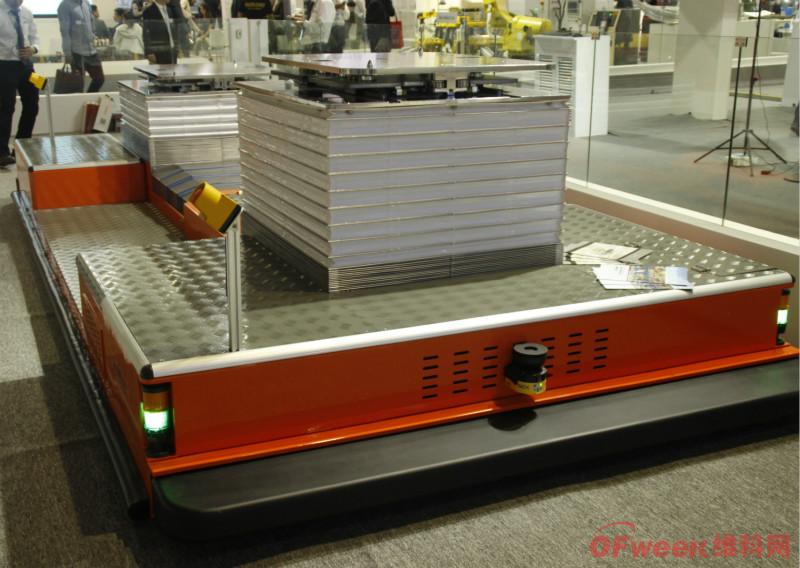 AGV的特点和分类有哪些?与AMR有何不同 AGV的特点和分类有哪些?与AMR有何不同