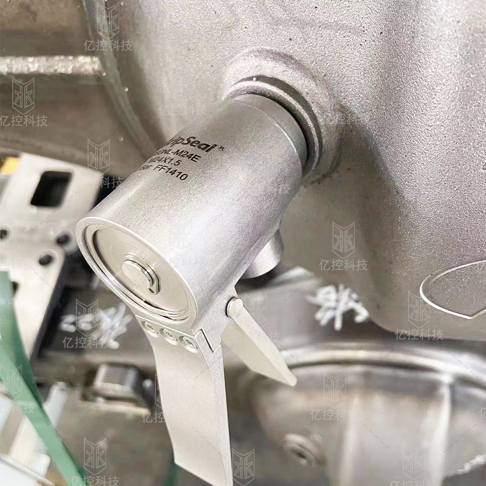 G80NL接头在车桥壳体气密性测试时的现场应用 G80NL接头在车桥壳体气密性测试时的现场应用