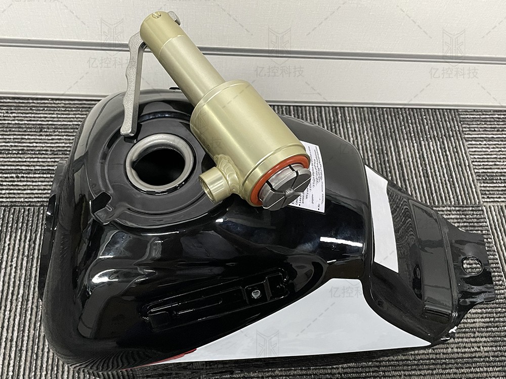 格雷希尔G80L-T系列密封测试接头在摩托车油箱通气测试的密封方案 格雷希尔G80L-T系列密封测试接头在摩托车油箱通气测试的密封方案