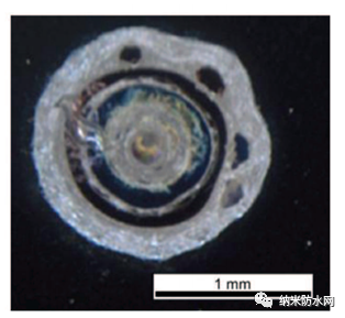 当介电电压超过时，聚对二甲苯会发生什么？