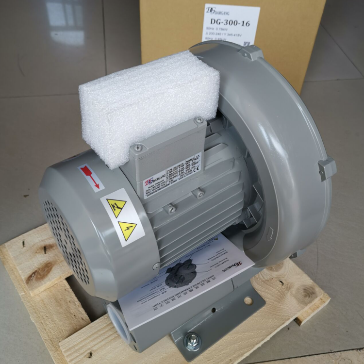 中国台湾瑞昶高压鼓风机维护与保养的方法： 