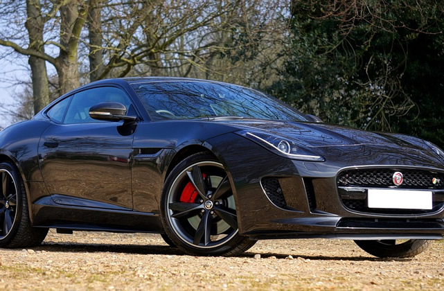 油电混合车能跑多少公里 油电混动汽车的电池能用多久 