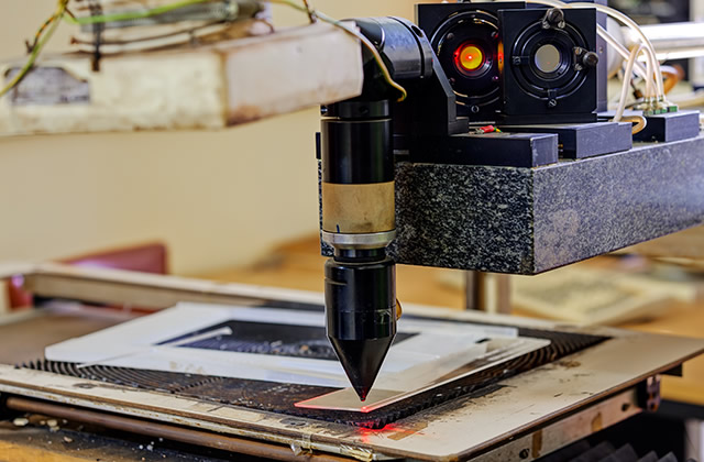 小型激光切割机一般用来切割什么 小型激光切割机的特点 