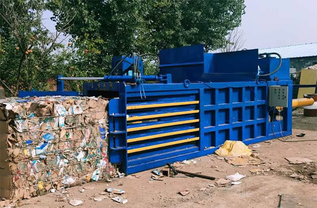 卧式液压打包机和立式的区别在哪 液压打包机立式好还是卧式好 