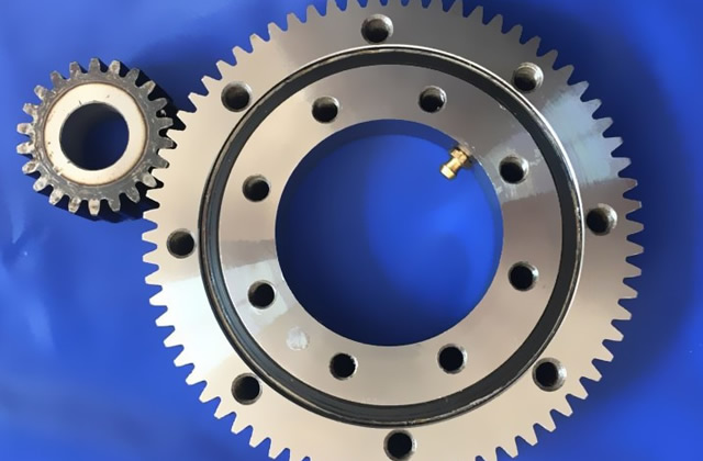 转盘轴承使用寿命一般是多久 转盘轴承怎么加注油脂 