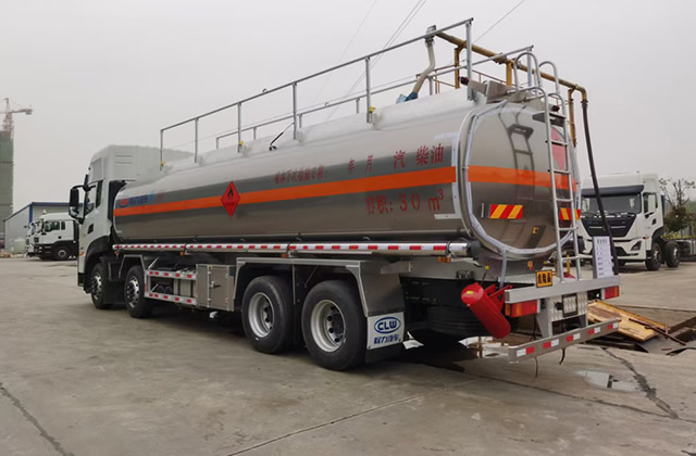 油罐车超载有什么影响 运油车超载怎么处罚 