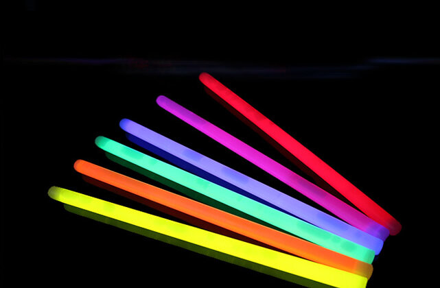 荧光棒的发光材料是什么 如何制作荧光棒 