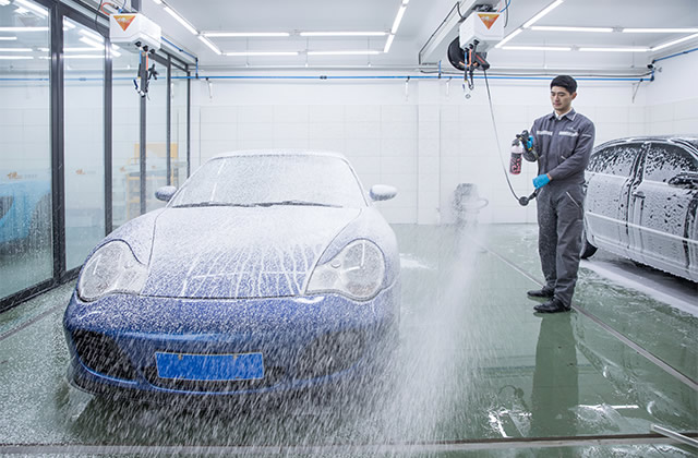 正确的洗车泡沫剂使用方法 洗车液泡沫越多效果越好吗 