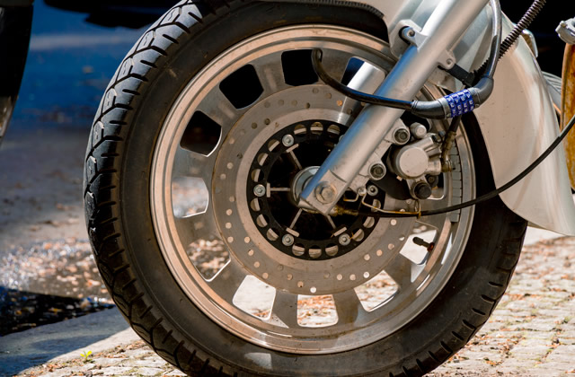 摩托车轮胎怎么看磨损程度 摩托车轮胎可以自己换吗