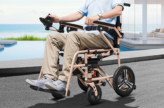 电动轮椅大轮在前好还是在后好 电动轮椅轮胎实心的好吗 