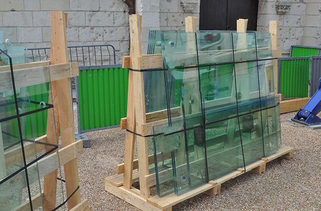 建筑玻璃是什么材质做的 建筑玻璃的主要化学成分是什么 