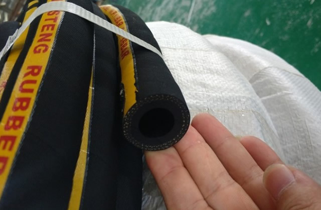 高压胶管为什么会破 胶管破了漏水怎么补 