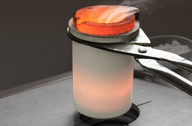 石墨坩埚的用途介绍 石墨坩埚使用养护注意事项 