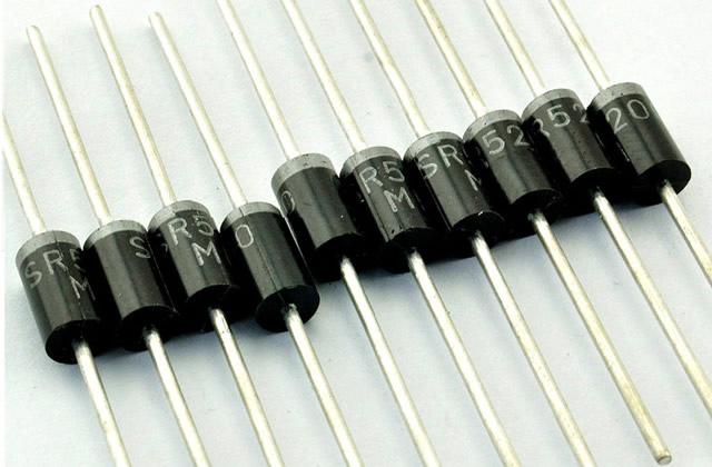 二极管正负极怎么判断 如何辨别发光二极管正负极 