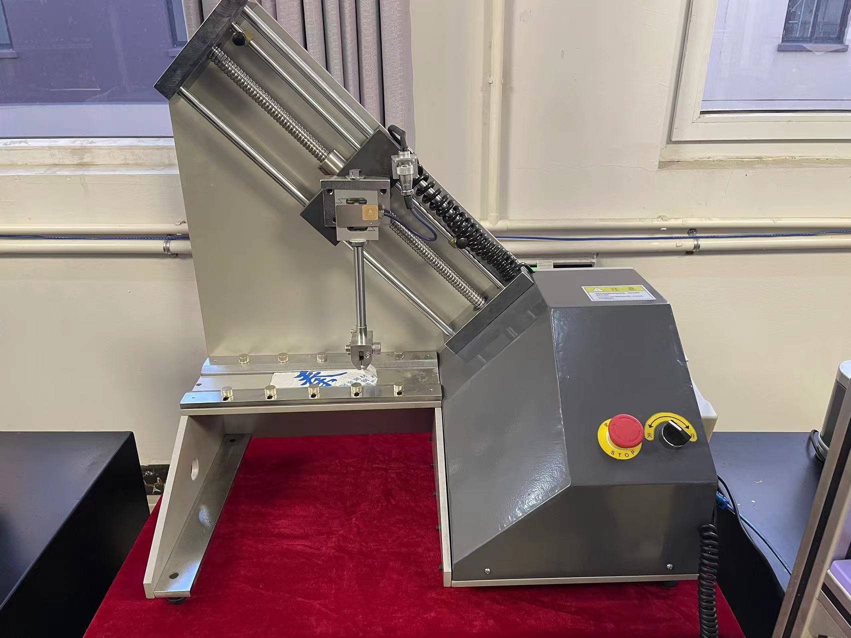 摩信垂直型铜箔拉力强度测试机为客户提供一站式解决方案 