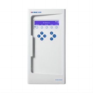 在使用安培检测器时，需要注意哪些安全事项？ 