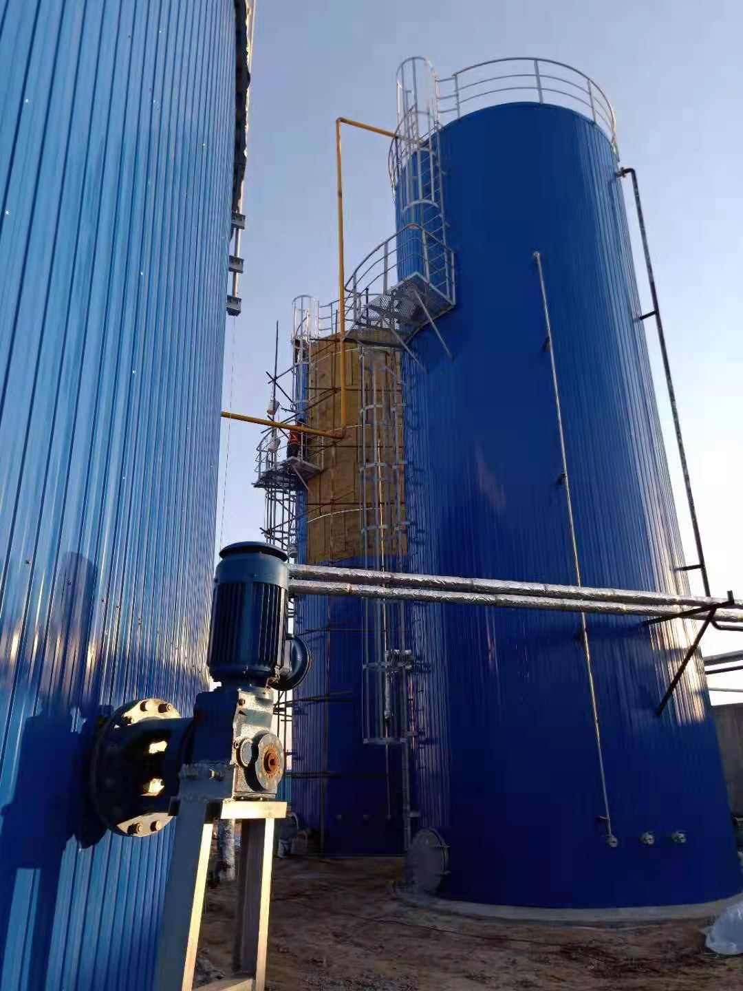 罐体保温外护聚氨酯喷涂施工介绍 