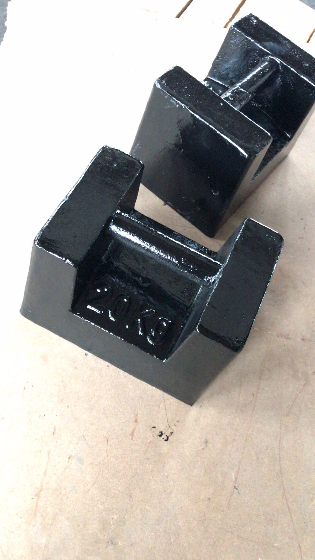 20公斤铸铁砝码和20公斤不锈钢砝码有哪些不同 